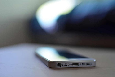 腕時計やスマートフォンを頻繁にチェックしない