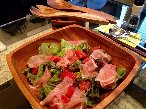 大皿料理は率先して取り分ける