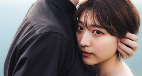 束縛する男性にうんざりする女性