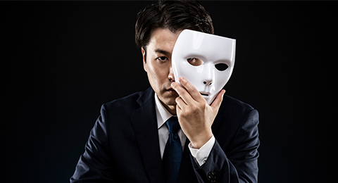 嘘をつく人