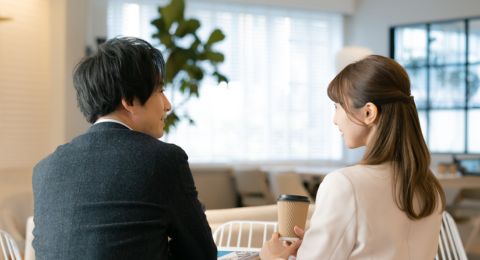 結婚相手を見極めているカップル